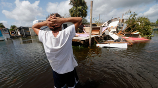 El huracán Irma dejó calles de Florida inundadas con aguas residuales llenas de porquería